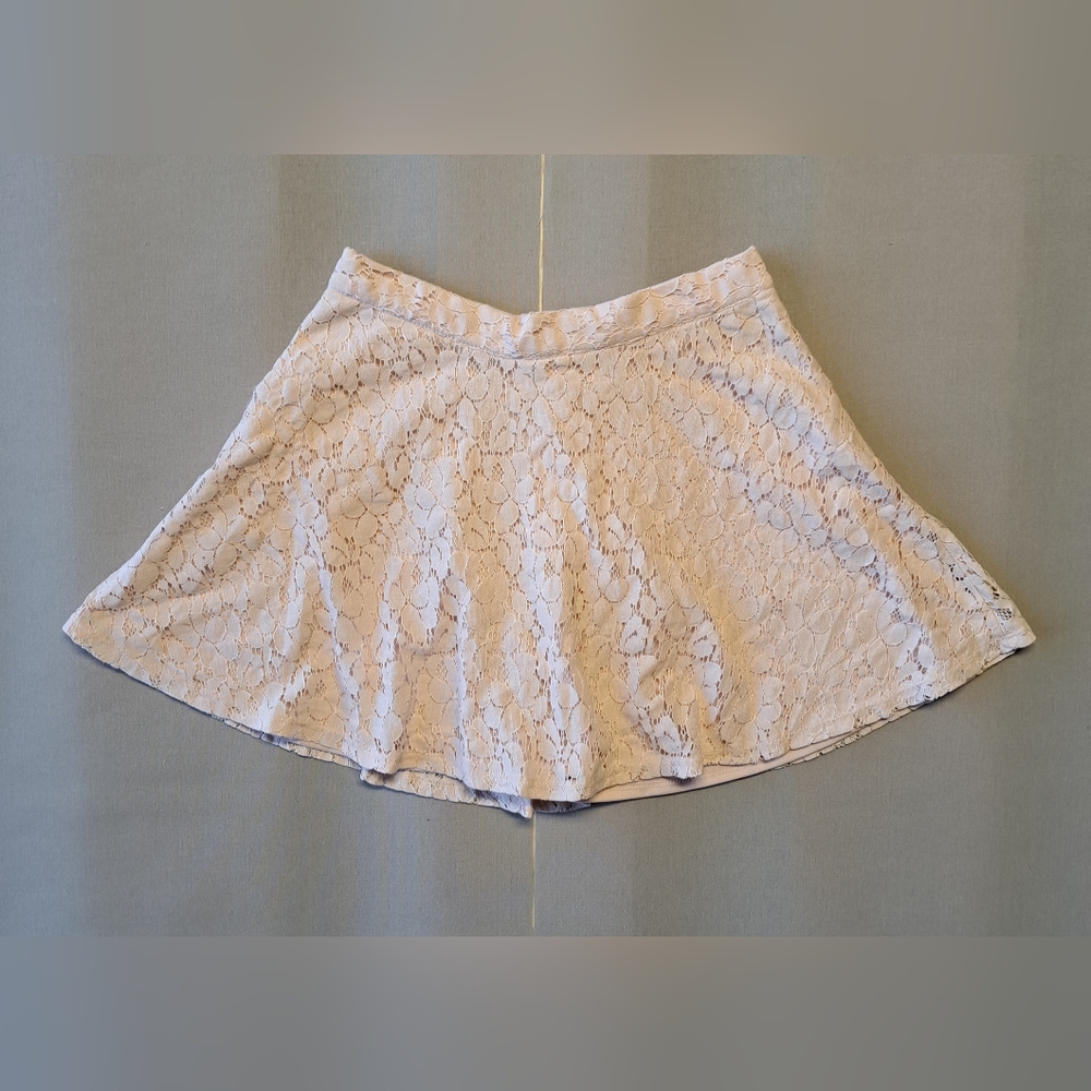 Forever 21 Mini Skirt Elegant Lace Skirt in Cream Size L